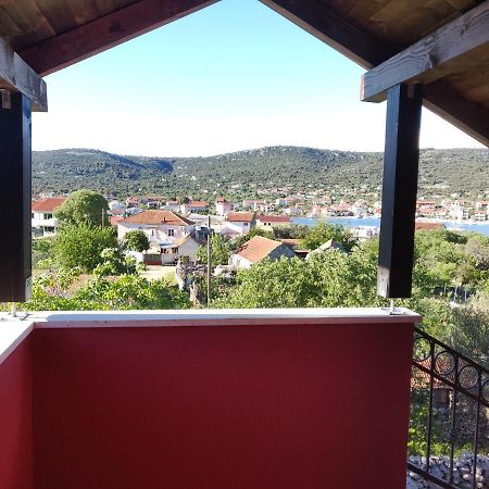 Guest House Maslina Vinišće Екстериор снимка