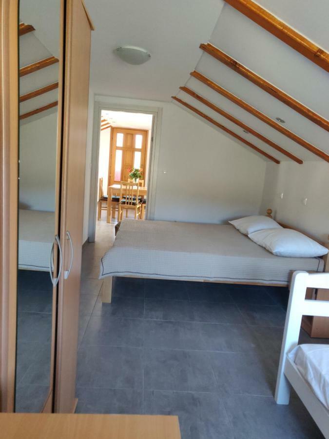 Guest House Maslina Vinišće Екстериор снимка
