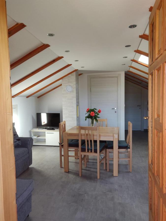 Guest House Maslina Vinišće Екстериор снимка